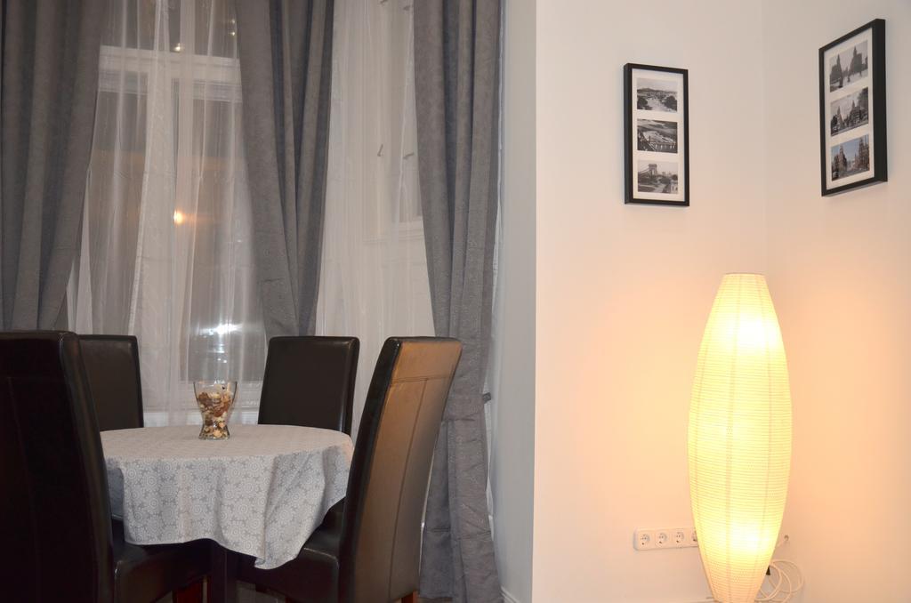 Vaci Street Downtown Apartments Budapest Room photo